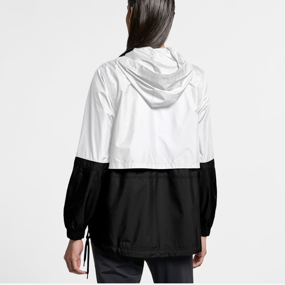 Women’s Nike Windbreaker - Picture 2 of 8